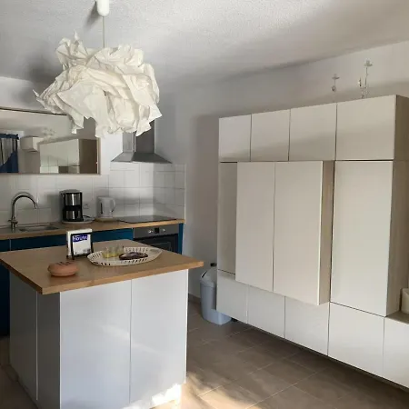 Apartment Climatise A : Terrasse, Wi-fi, Piscine Chauffee, Parking Prive. - Fr-1-309-143 *
